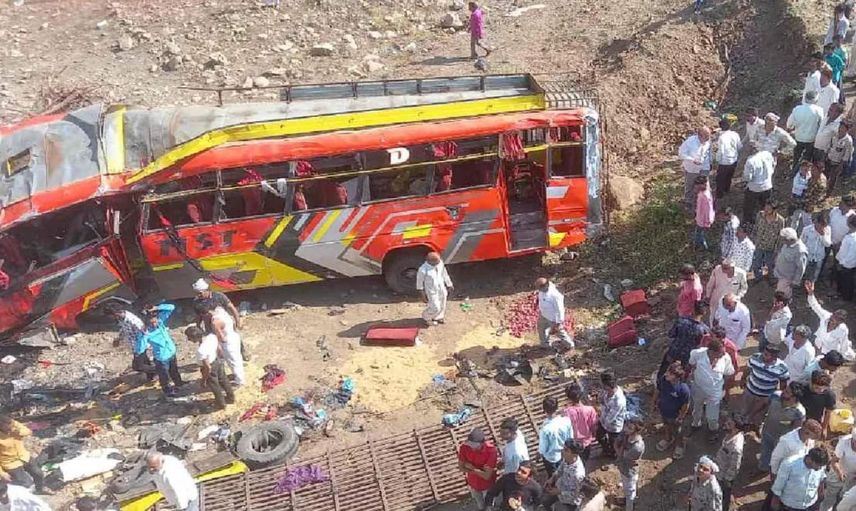 Otobüs köprüden uçtu: 20’nin üzerinde ölü var