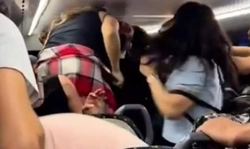 Otobüste yer kavgası! Taraflardan biri boksör çıkınca...