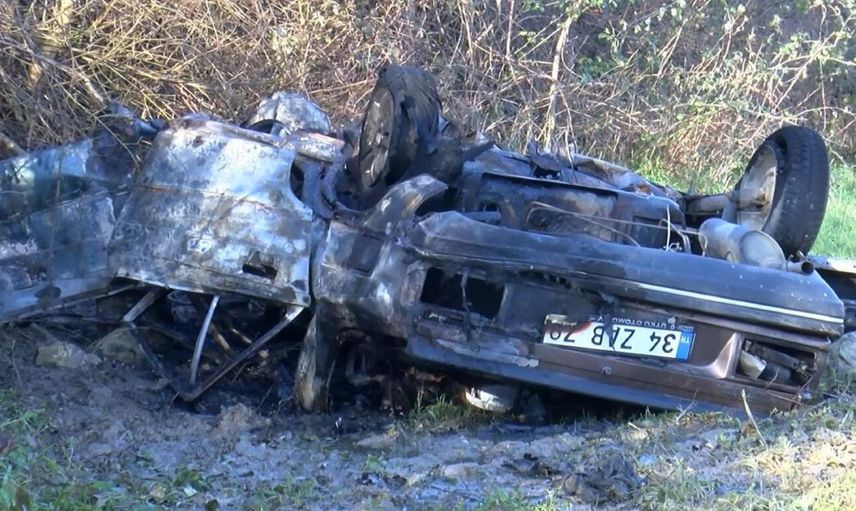 Otomobil yangını acıyla sonuçlandı: 2 ölü, 3 yaralı