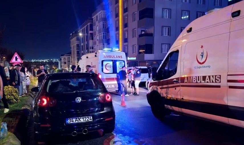Otomobilin Yaya Geçidinde Kadınlara Çarpma Anı Güvenlik Kamerasında