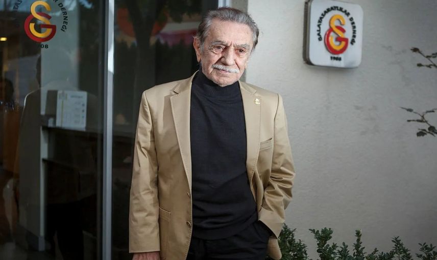 Oyuncu Aydemir Akbaş’tan üzen haber: Hastanede entübe edildi