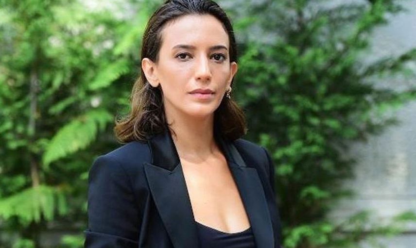 Oyuncu Nihal Yalçın Sevgilisi Berker Güven İle Dudak  Dudağa Yakalandı!