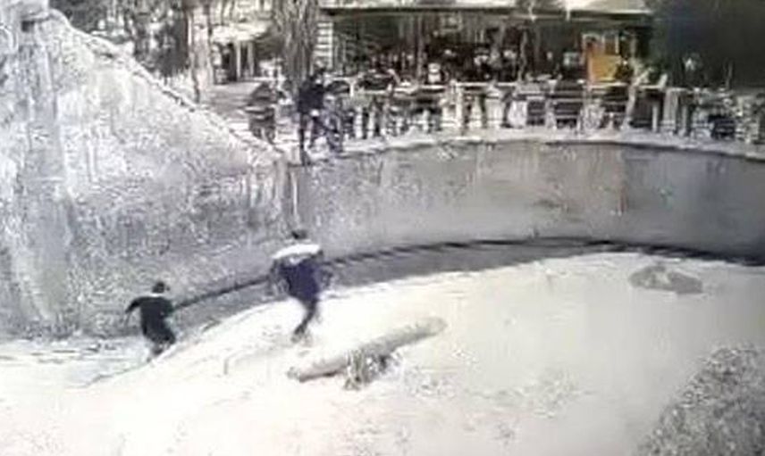 Özbekistan'da Korkunç Olay: 3 Yaşındaki Kızını Ayının Önüne Attı!