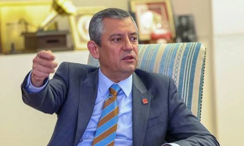 Özgür Özel Geleneği Bozmadı: Türkiye'yi Yine Dış Basına Şikayet Etti