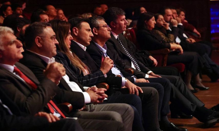 Özgür Özel HEDEP’li Buldan ile operaya katıldı: Türkiye’ye işgalci demişti