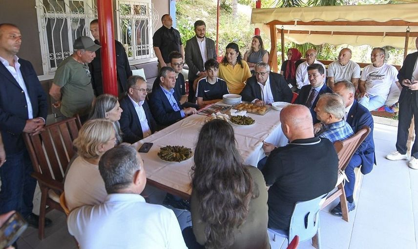 Özgür Özel'den TEB Eski Genel Sekreteri Çağlar'a Taziye Ziyareti