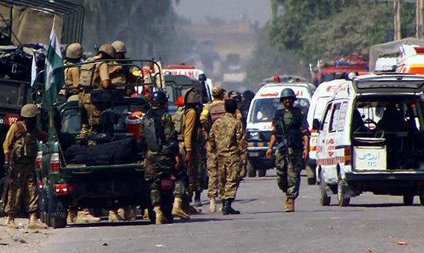 Pakistan’da bombalı saldırı: Ortalık savaş alanına döndü, 3 ölü, 28 yaralı