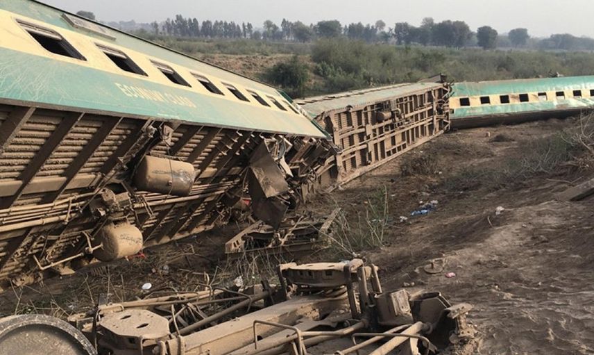 Pakistan'da Feci Tren Kazası! Çok Sayıda Ölü ve Yaralılar Var