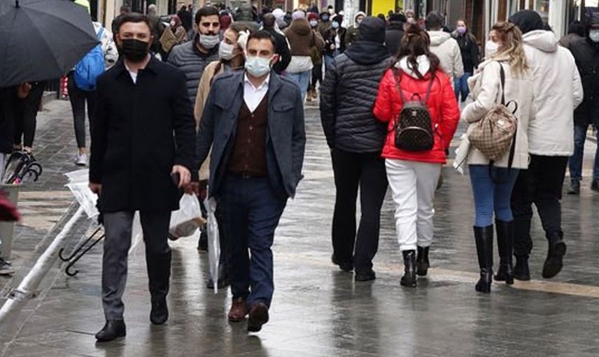 Pandemi kuralları nerelerde geçerli? Yeni dönemde maske takmalı mıyız? Uzmanlardan uyarı geldi: Maske konusunda acele etmeyin
