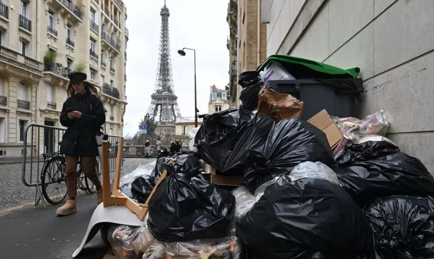 Paris sokaklarında çöp kokusundan yürünmüyor