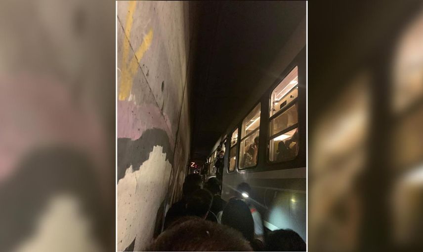 Paris'te trenin aksaması sonucu yolcular tünelde mahsur kaldı!