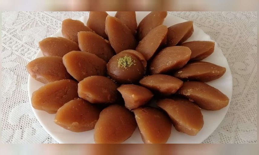 Pekmezli un helvası tarifi : en güzel ve lezzetli pekmezli un helvası nasıl yapılır? Pekmezli un helvası malzemeleri ve pratik tarifi