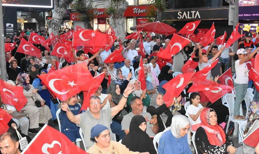 Pendik'te 15 Temmuz'un 10. yıl dönümünde şehitler ve gaziler için yürüyüş düzenlendi