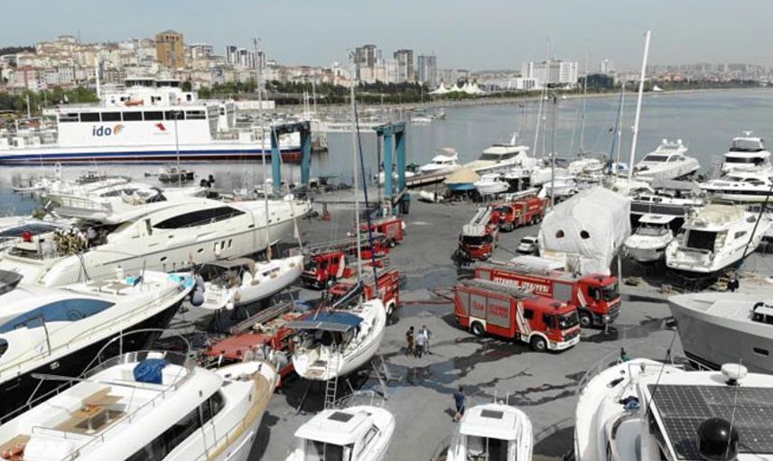 Pendik’te Çıkan Yat Yangını Paniğe Sebep Oldu