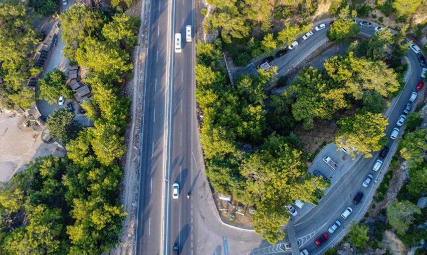 Piknik İçin Antalya Mesire Alanına Akın Ettiler
