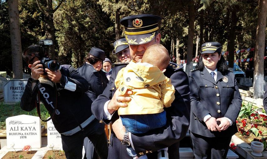 Polis Teşkilatı töreninde duygulandıran anlar: Şehidin oğluna rozet hediye edildi