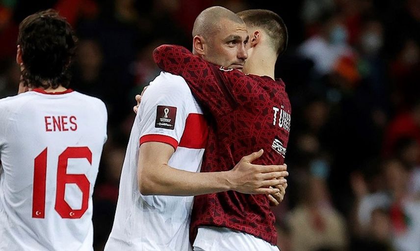 Portekiz ile Türkiye'nin oynadığı Dünya Kupası play-off maçının ardından Burak Yılmaz, milli takımı bıraktığını duyurdu!