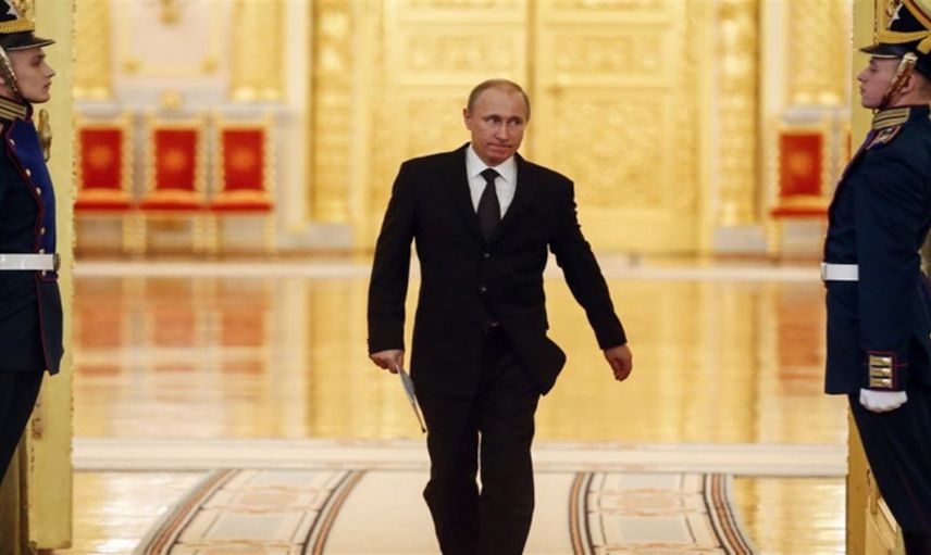 Putin'in sağ kolu neden hep sabit? Putin neden sağ kolu sabit yürüyor? Putin neden böyle yürüyor? Yürüyüşündeki detay hakkında olay iddia