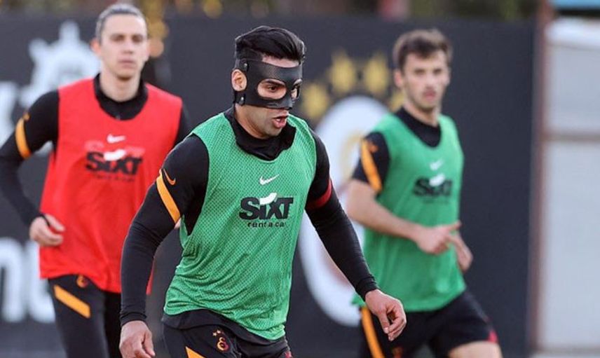 Radamel Falcao Özel Maske İle İdmana Çıktı