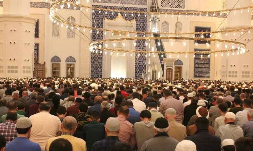Ramazan ayı 4. günü namazı nedir, nasıl kılınır? Ramazan ayının ilk günü namazı ne zaman kılınır, kılınışı nasıldır? Ramazan ayı çekilecek tesbihleri ve zikirleri