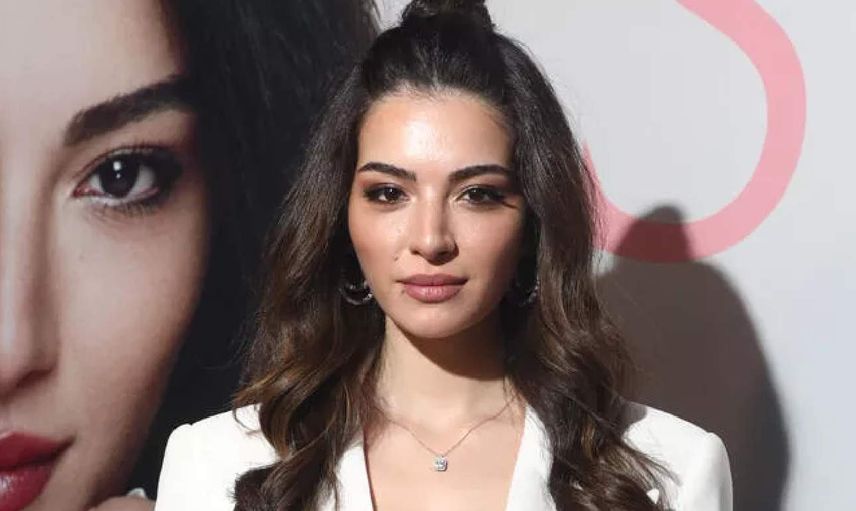 Reklam yüzü olan Melisa Aslı Pamuk'a iç çamaşırı tepkisi!