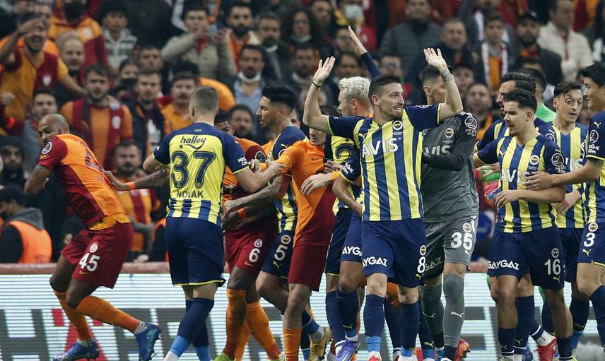 Rıdvan Dilmen, Fenerbahçe'nin bu hafta oynanacak olan derbi mücadelesinde Galatasaray'ı mağlup edeceğini söyledi!