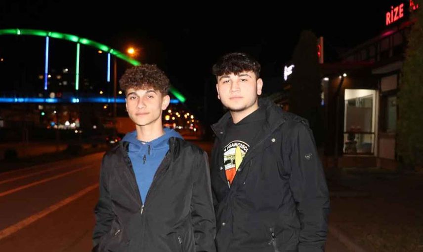 Rize'de gençlerin iftardan 10 dakika sonra yaptıkları şaka iftardan 10 dakika önce diye paylaşılınca ortalık karıştı