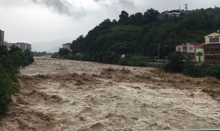 Rize'de Riskli Olduğu Tespit Edilen 112 Hane Tahliye Edildi