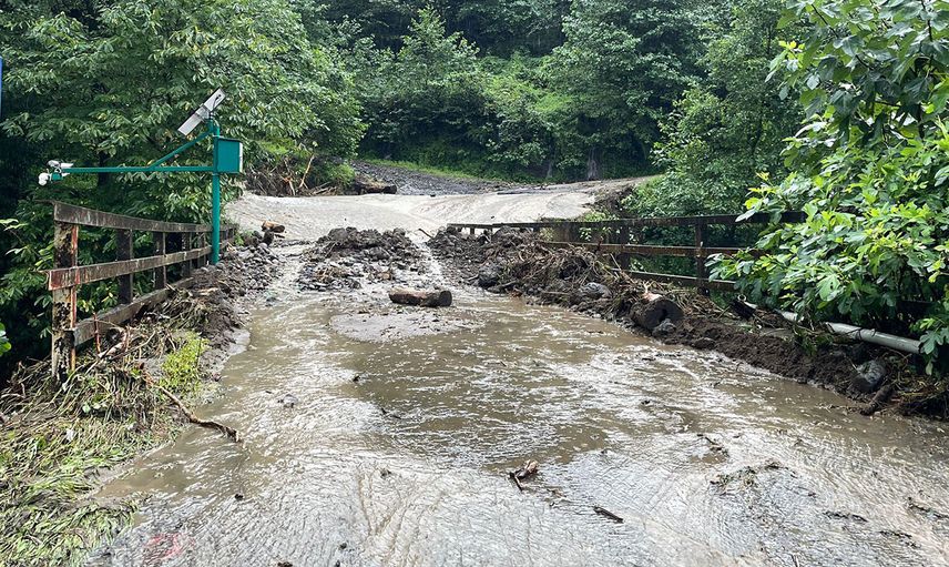Rize’de sağanak yağış: Heyelan nedeniyle Çayeli’nde evler boşaltıldı
