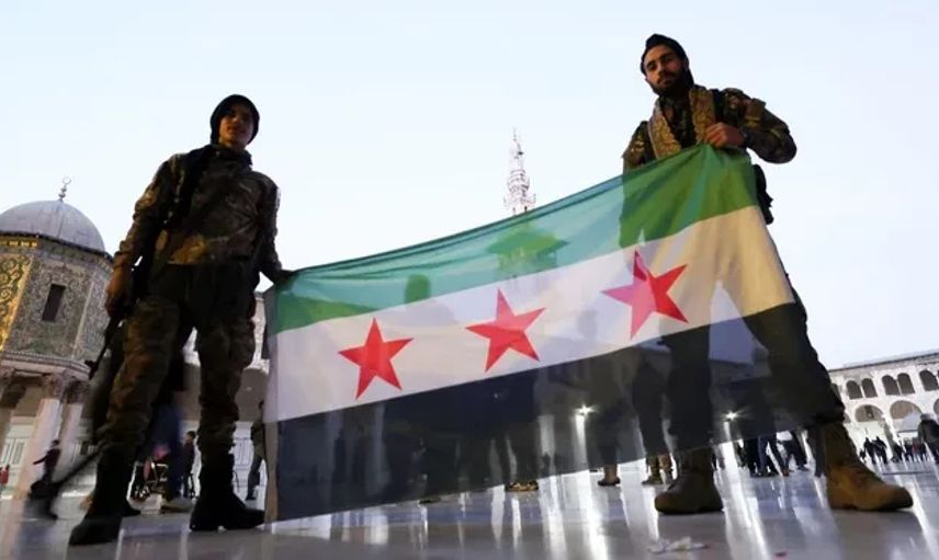 Rojava yönetimi 'yeni' Suriye bayrağını tanıdı