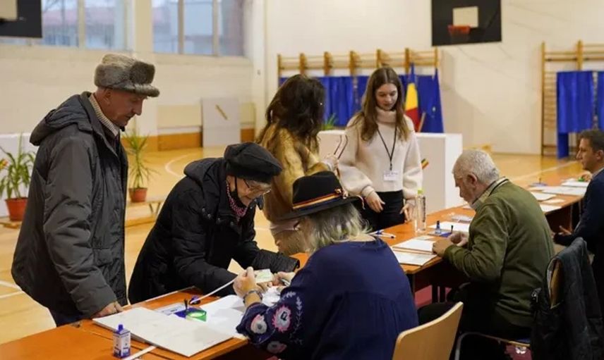 Romanya'da halk genel seçim için sandık başında