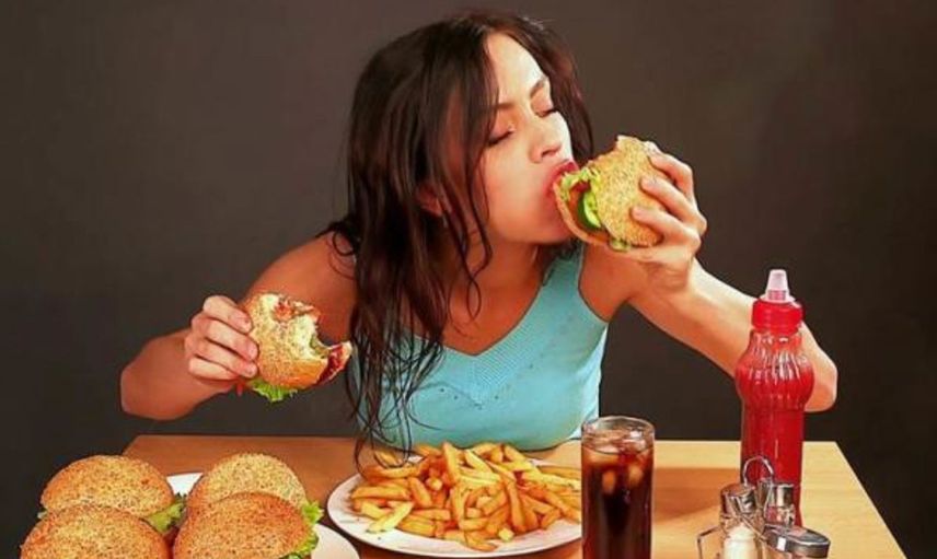Ruh haliniz beslenme alışkanlığınızı doğrudan tetikliyor: Duygusal açlık yiyecekle dolmaz!