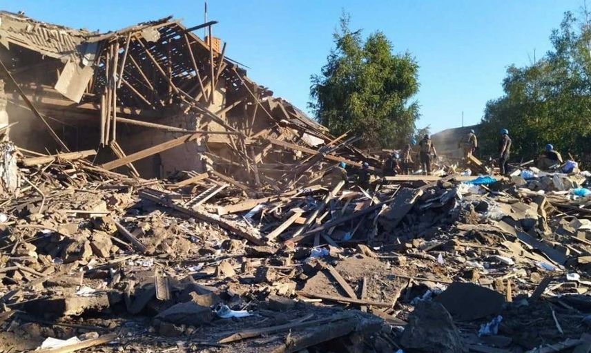 Rusya, tansiyonun düşmesine izin vermiyor! Donetsk'te kasabaya feci saldırı: 6 ölü