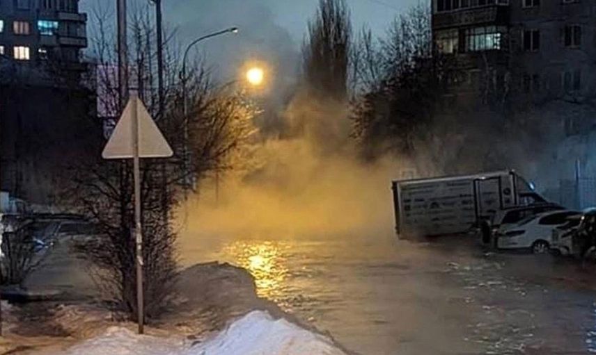 Rusya’da ısınma sistemi arızası: Sokakları kaynar su bastı!