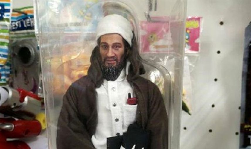 Rusya'da Usame Bin Ladin'in Kaleşnikoflu Oyuncağı Raflarda Yerini Aldı