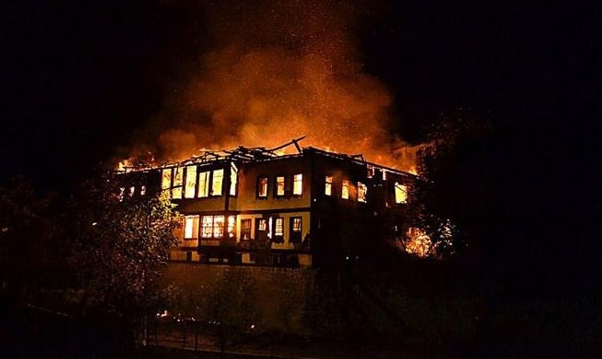 Safranbolu'da Tarihi Ahşap Ev Yandı