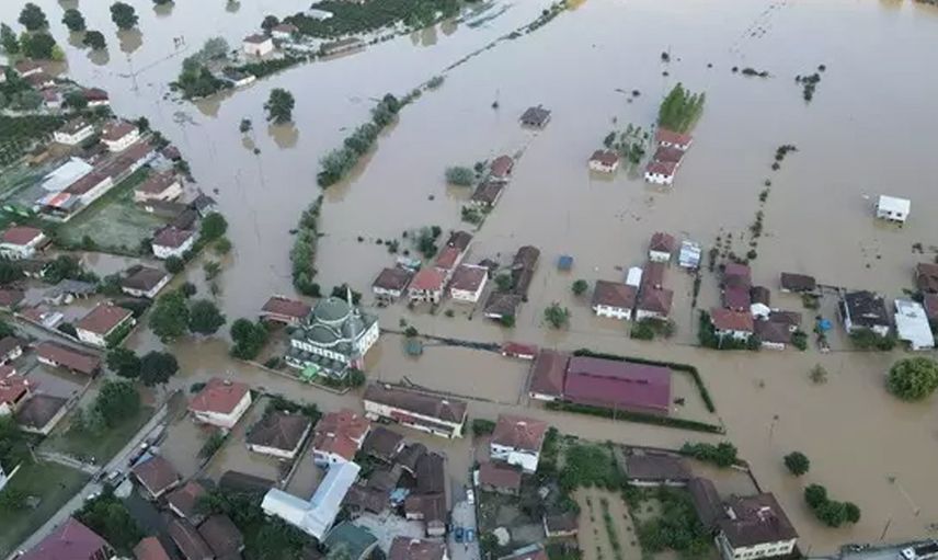 Sağanak sonrası göl taştı: Düzce’de bir köy sular altında kaldı