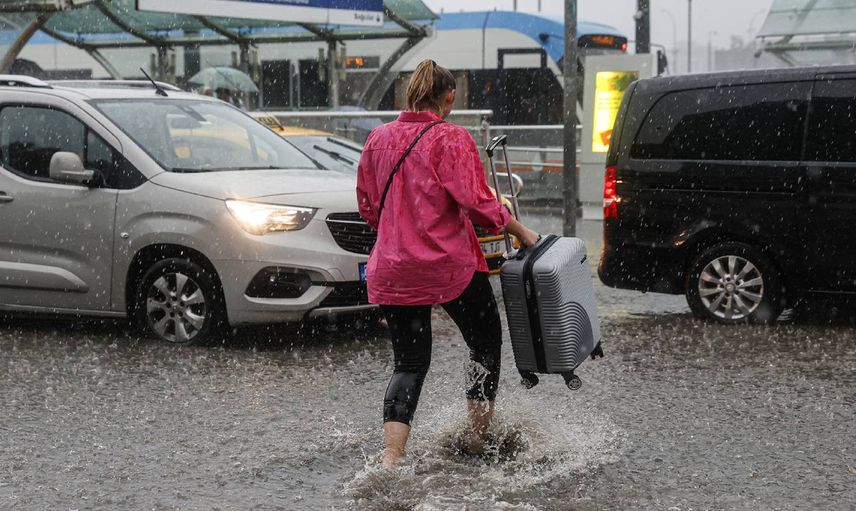 Sağanak yağış ve kar kapıyı çalıyor: Meteoroloji 4 bölgeyi uyardı