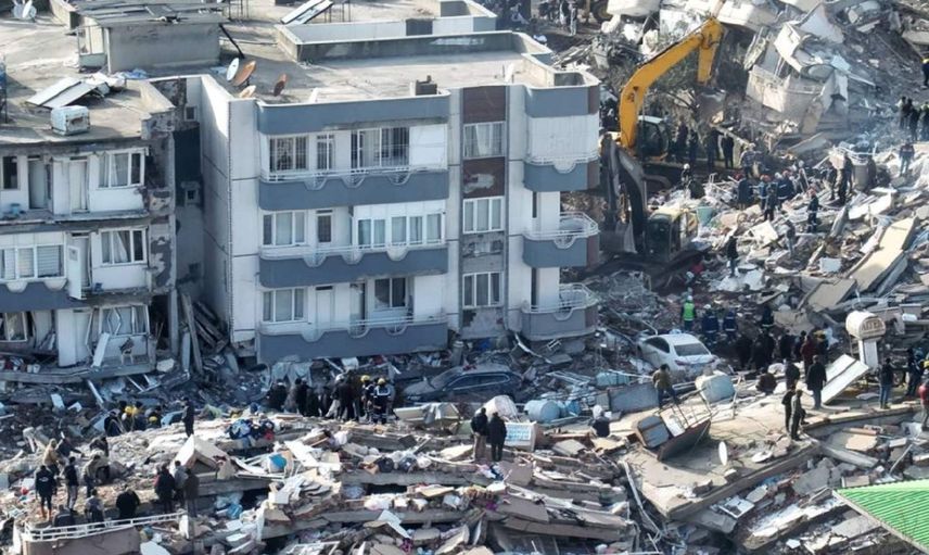 Sağlık çalışanlarını canlarını hiçe saydı: Deprem anında kuvözdeki bebekleri korudular