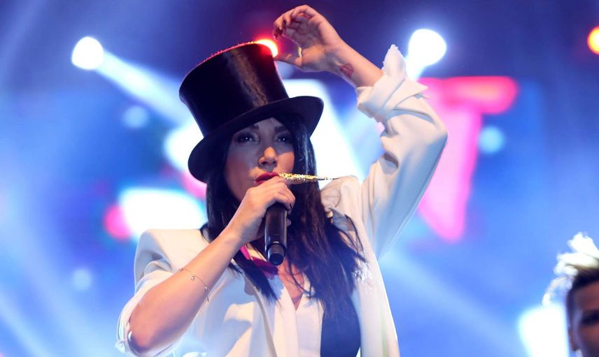 Sahne Kıyafetiyle Tepki Alan Hande Yener: 'Daha Açık Giyeceğim'