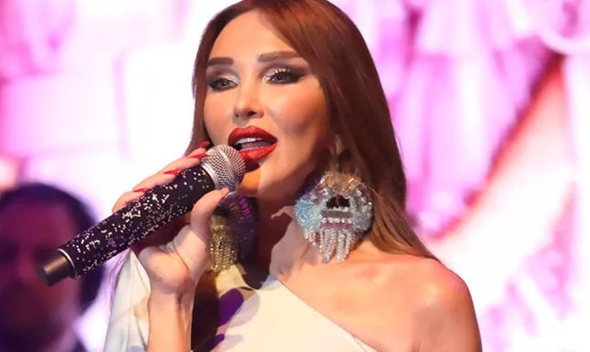 Sahnelere geri dönen Seren Serengil iç çamaşırsız giydiği elbiseyle takipçilerinin ''Külot giymediniz mi?'' soruları ile eleştirildi