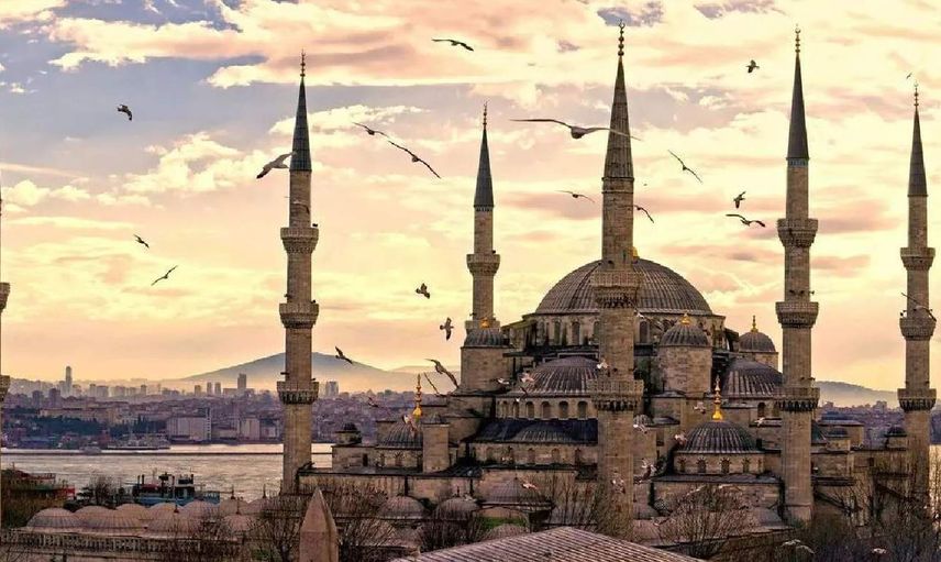 Sahurda ezan okunurken su içilir mi? Ezan devam ederken su içmek kefaret gerektirir mi? İşte Diyanet fetvası