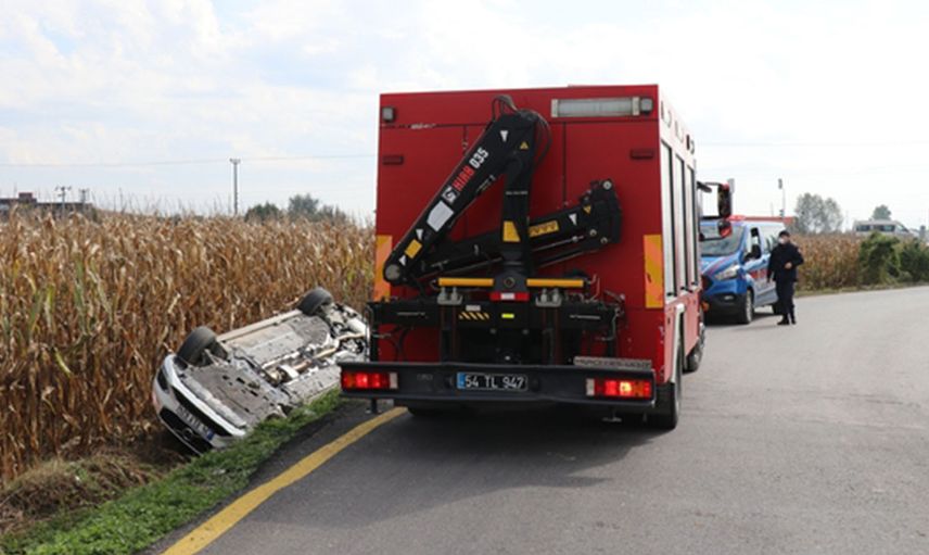 Sakarya'da Aracıyla Takla Attı! Burnu Bile Kanamadan Kurtuldu