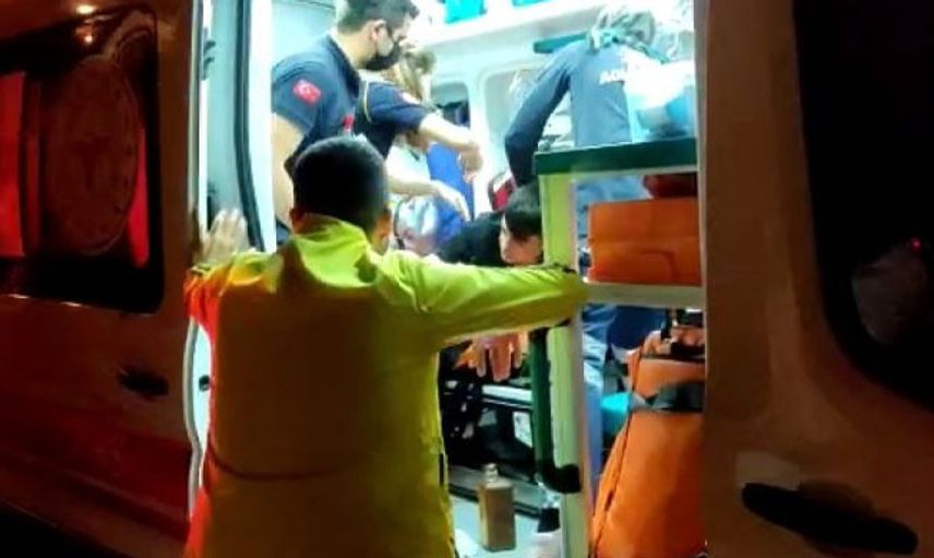 Sakarya'da Gençler Arasında Bıçaklı Kavga Yaşandı: 3 Yaralı
