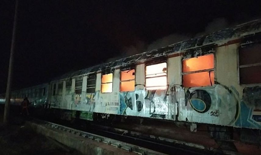 Sakarya'da Hurdaya Ayrılan İki Vagonda Yangın!