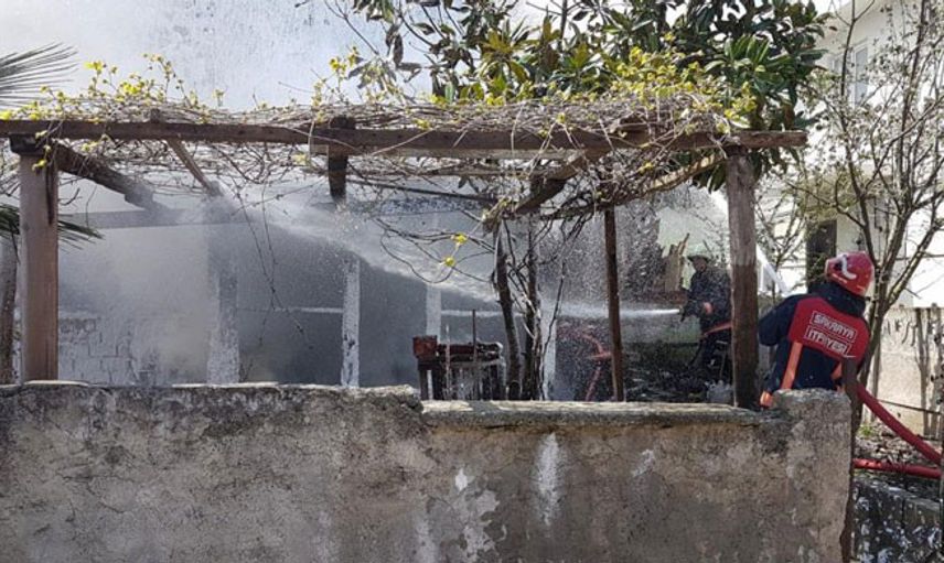 Sakarya’da İki Katlı Ev Alevlere Teslim Oldu