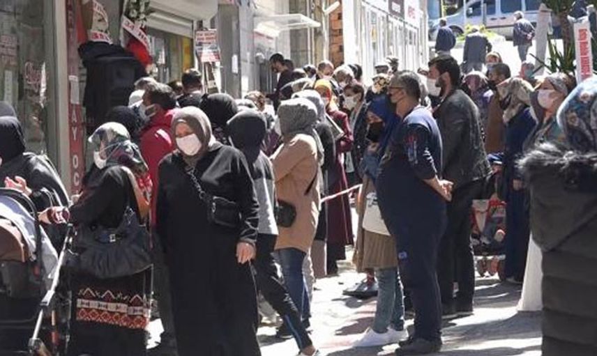 Sakarya’da İndirimi Gören, Koronavirüsü Unuttu