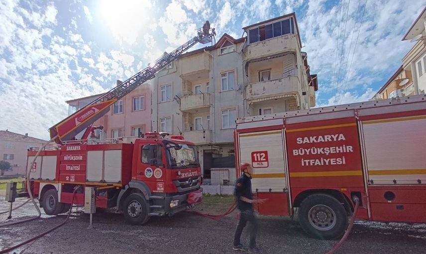 Sakarya'da korkutan yangın: Uzun uğraşlar sonucu yangın söndürüldü