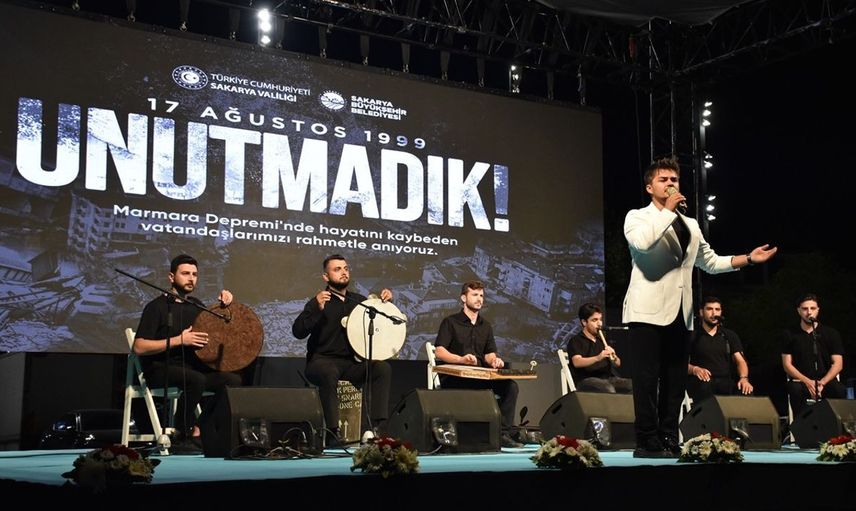 Sakarya'da Marmara Depremi Şehitleri Anıldı