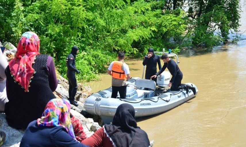 Sakarya’dan Kötü Haber Geldi! Yüzdüğü Nehirde Akıntıya Kapılan Emirhan Henden'in Cansız Bedeni Bulundu